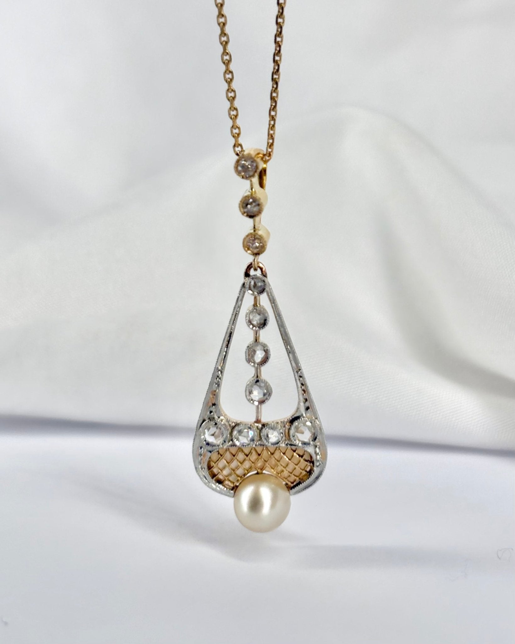 Pendentif Art Déco Diamants, Perle &amp; Nacre "Ama" - Elliade Paris