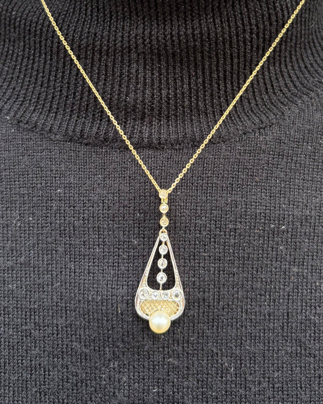 Pendentif Art Déco Diamants, Perle &amp; Nacre &quot;Ama&quot; - Elliade Paris