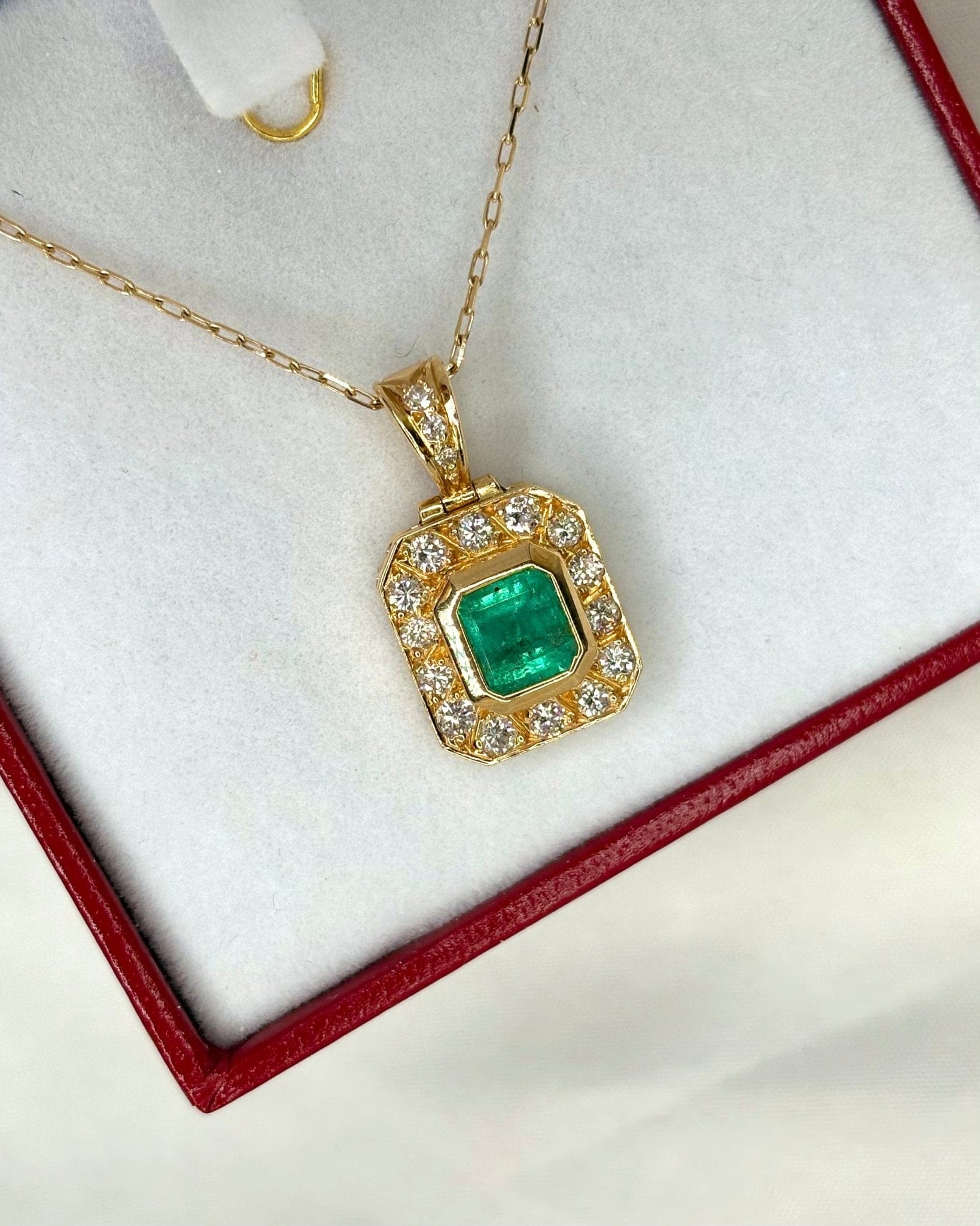 Pendentif Art Déco Émeraude 1.35 carat &amp; Diamants 0.75 carat 4,67 g "Anaïs" - Elliade Paris