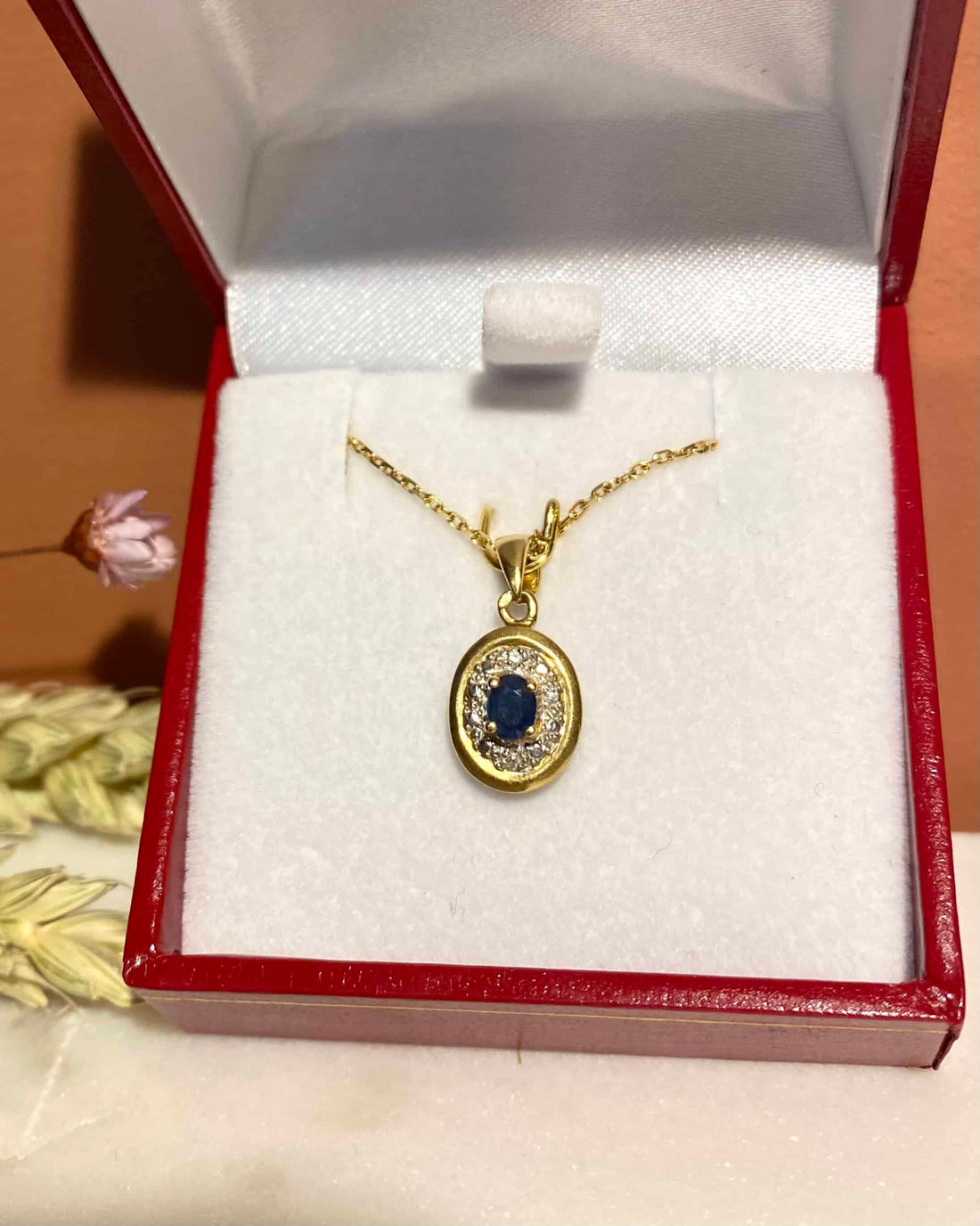Colgante de zafiro y diamantes estilo art déco "Mirella"