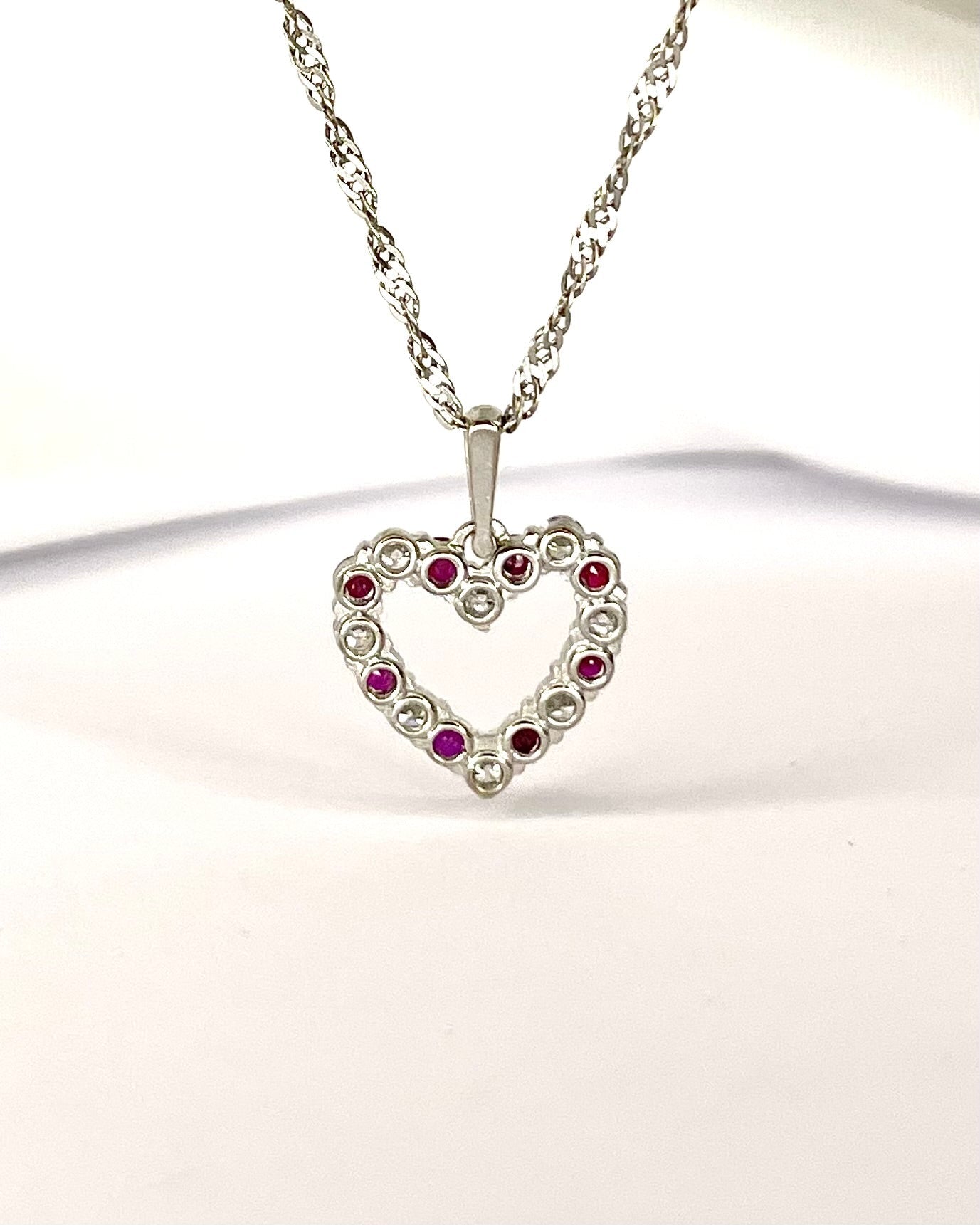 Pendentif Cœur Rubis 0.45 carat &amp; Diamants 0.32 carat "Rosa" - Elliade Paris