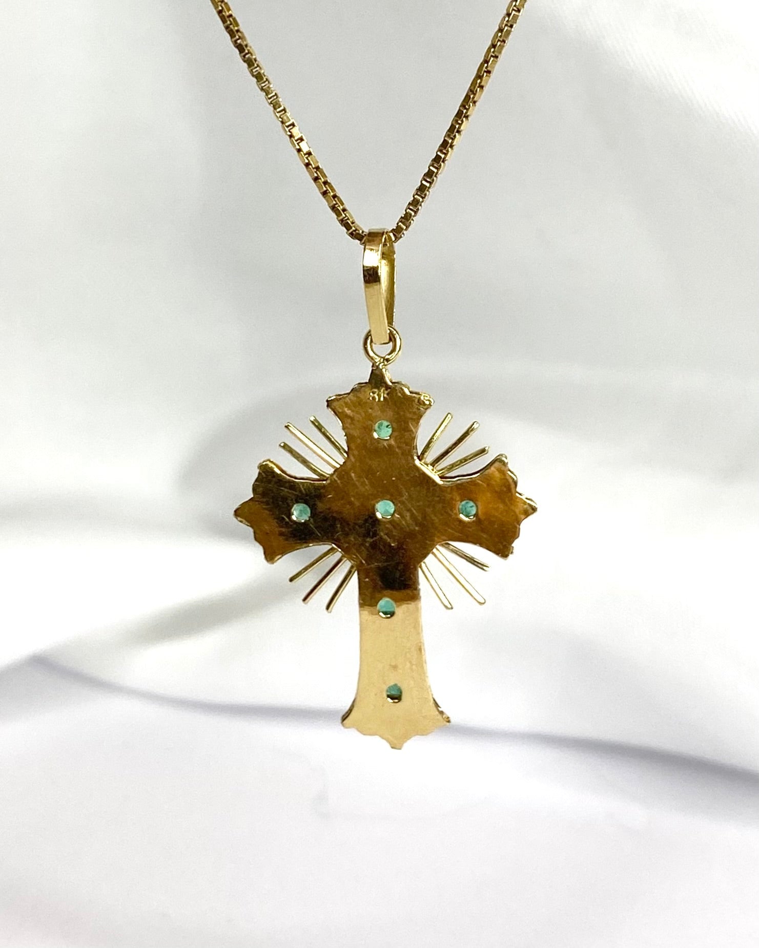 Pendentif Croix Émeraudes 0.30 carat "Emma" - Elliade Paris