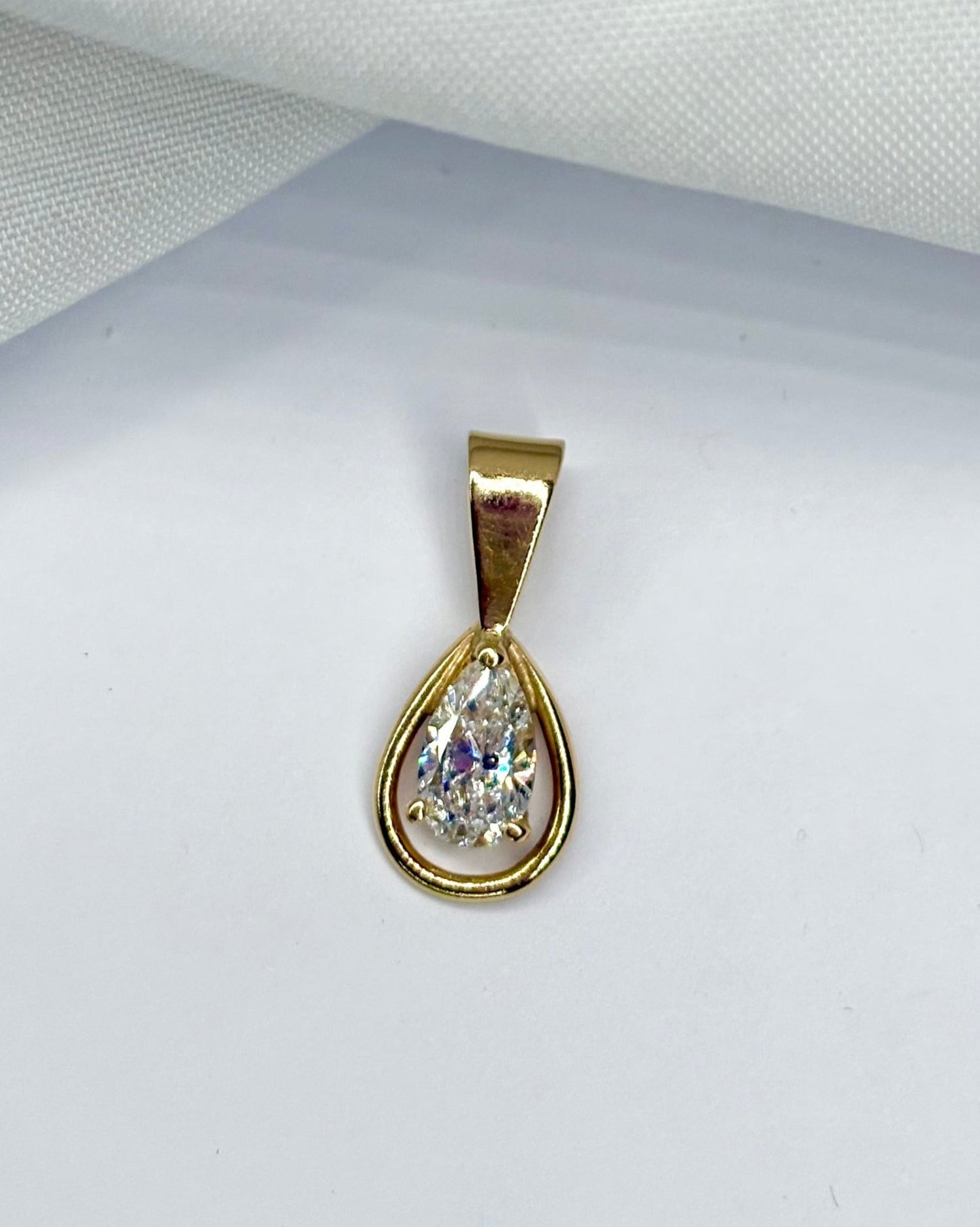 Pendentif Diamant Poire 0.37 carat &quot;Alba&quot; - Elliade Paris