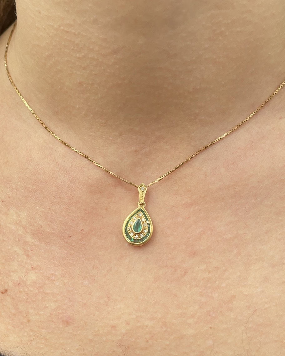 Colgante "Helecho" con 17 esmeraldas y 11 diamantes