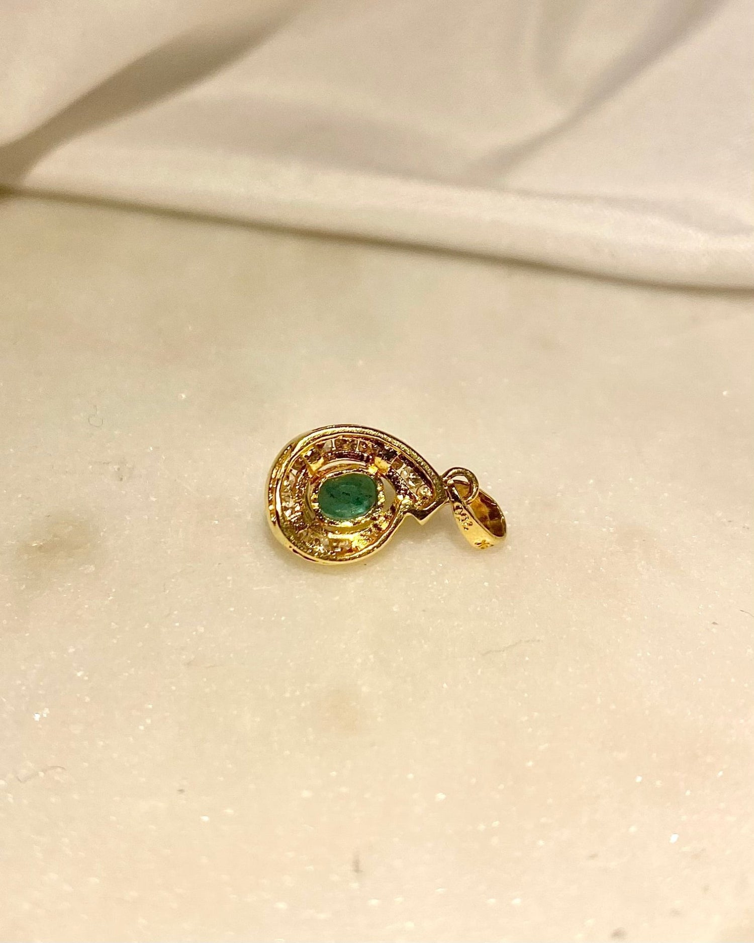 Pendentif Emeraude 0.35 carat &amp; Diamants &quot;Pypa&quot; - Elliade Paris