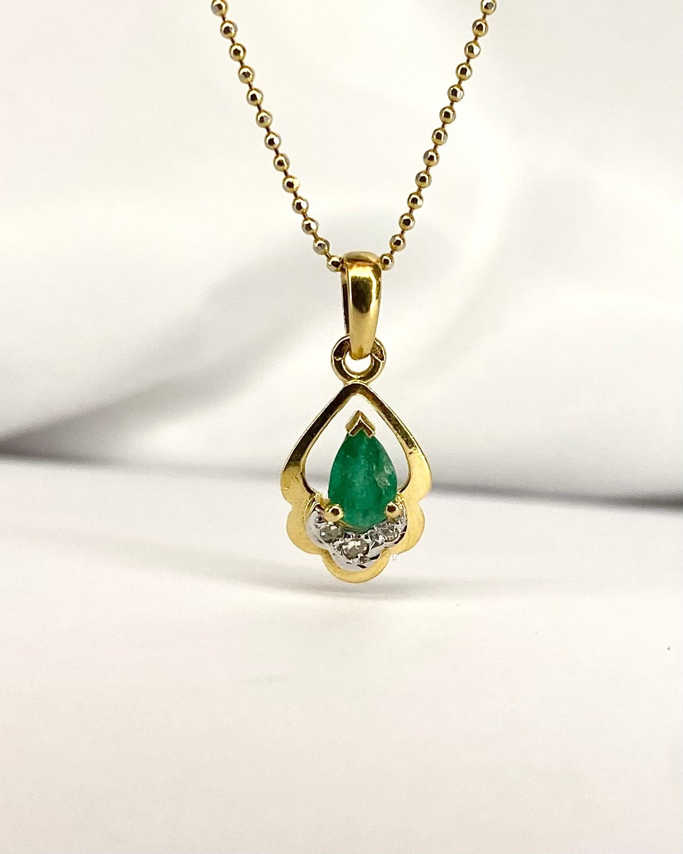 Pendentif Émeraude 0.40 carat &amp; Diamants "Tissoa" - Elliade Paris