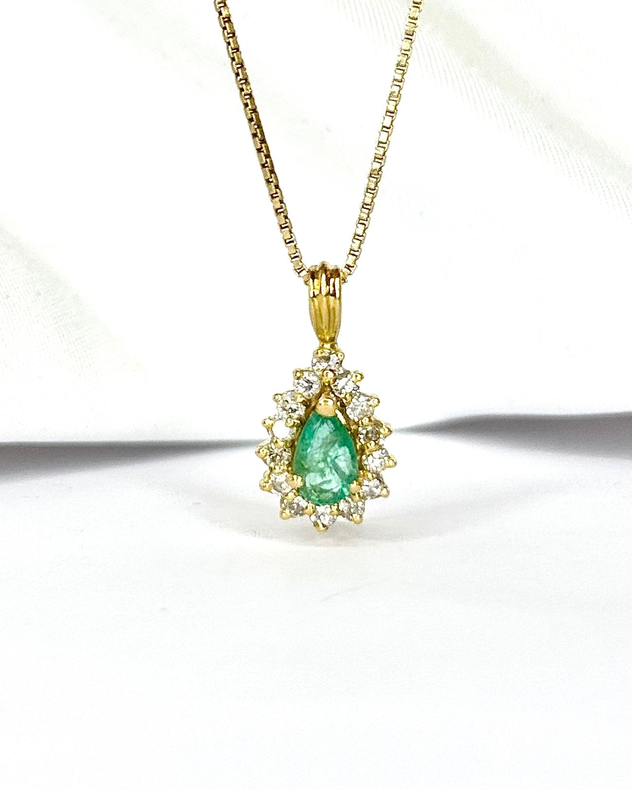 Pendentif Émeraude 0.44 carat &amp; Diamants 0.28 carat "Laly" - Elliade Paris