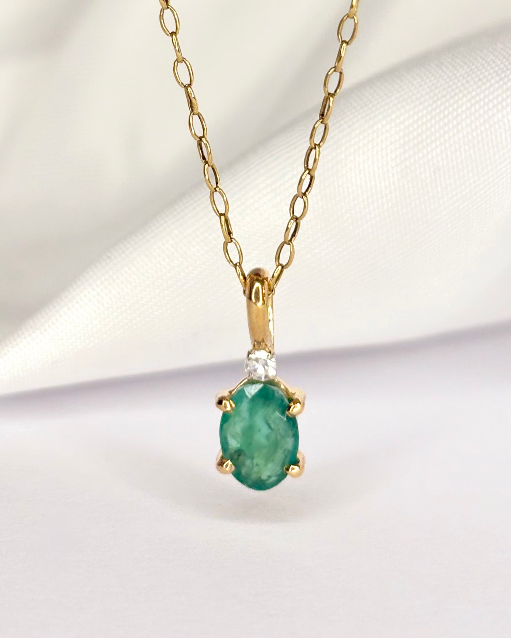 Pendentif Émeraude 0.50 carat &amp; Diamant "Mahaut" - Elliade Paris