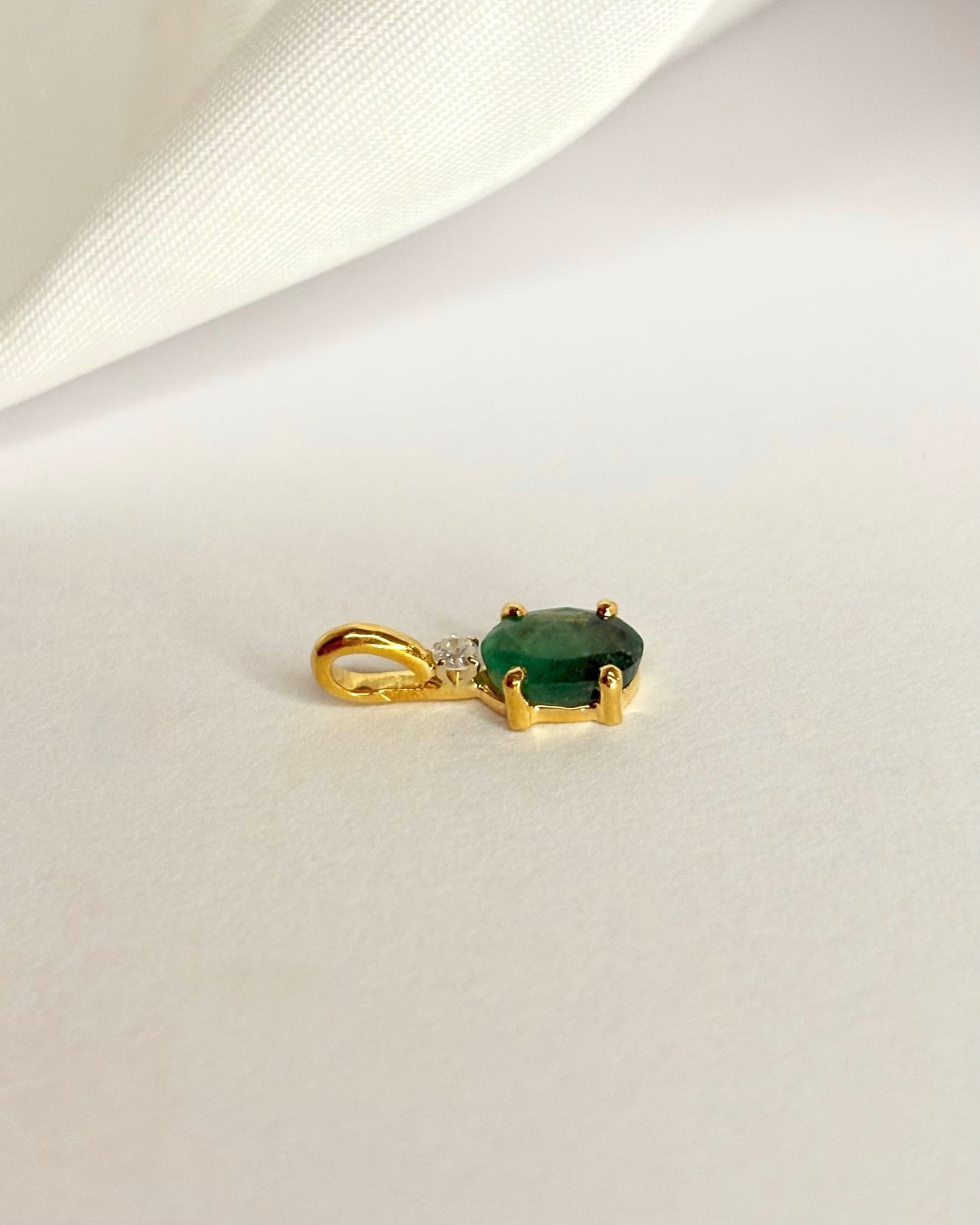 Pendentif Émeraude 0.50 carat &amp; Diamant "Mahaut" - Elliade Paris