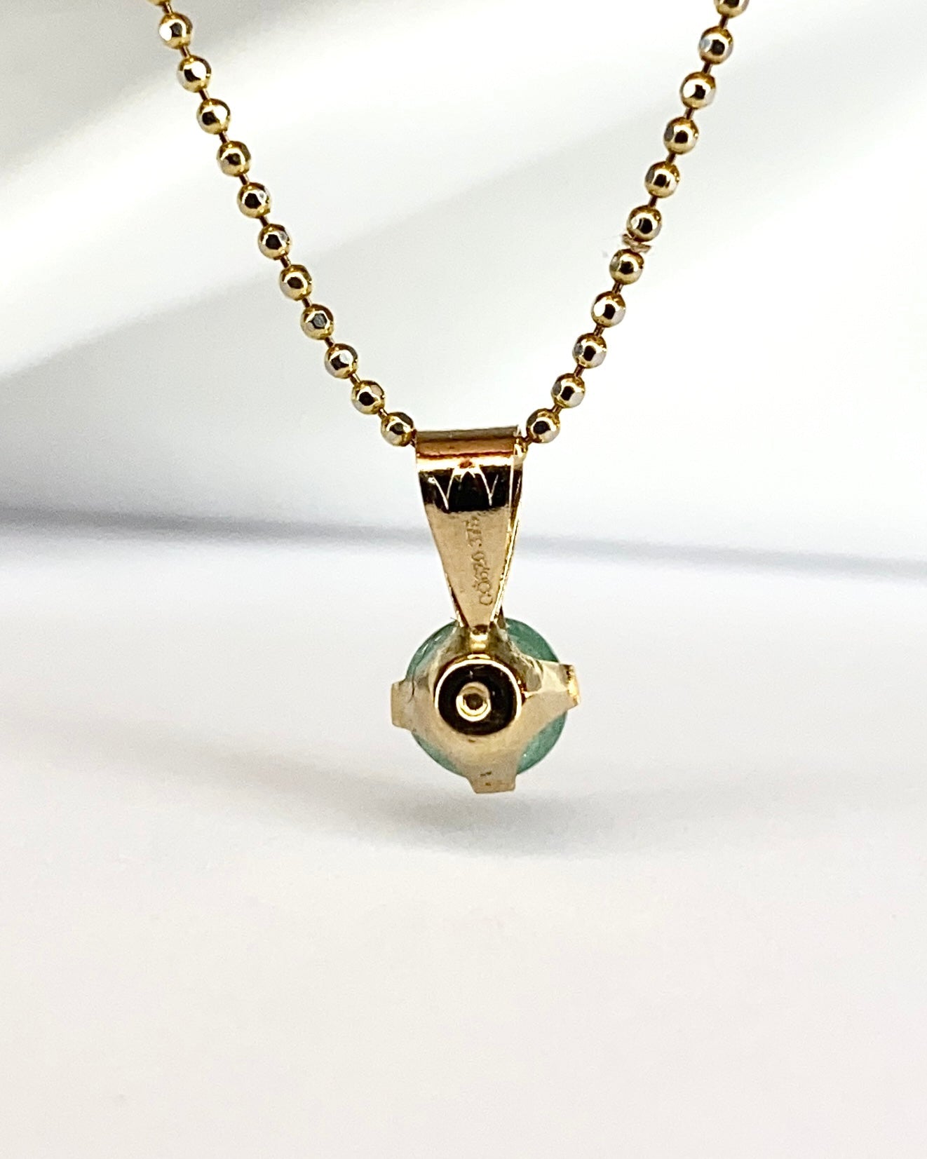 Pendentif Émeraude 0.55 carat "Raphael" - Elliade Paris