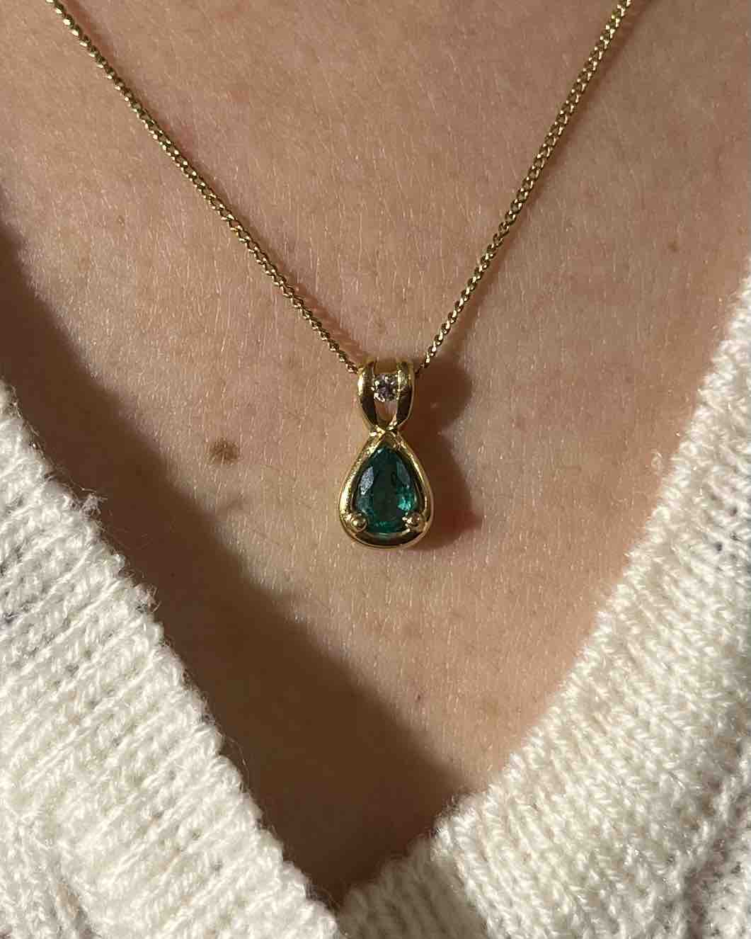 Pendentif Émeraude 0.60 carat &amp; diamants &quot;Yuna&quot; - Elliade Paris