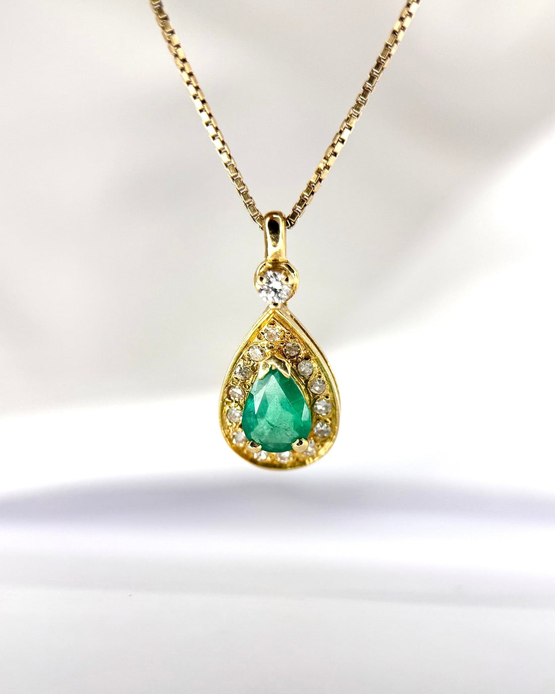 Pendentif Émeraude 0.71 carat &amp; Diamants "Carolina" - Elliade Paris