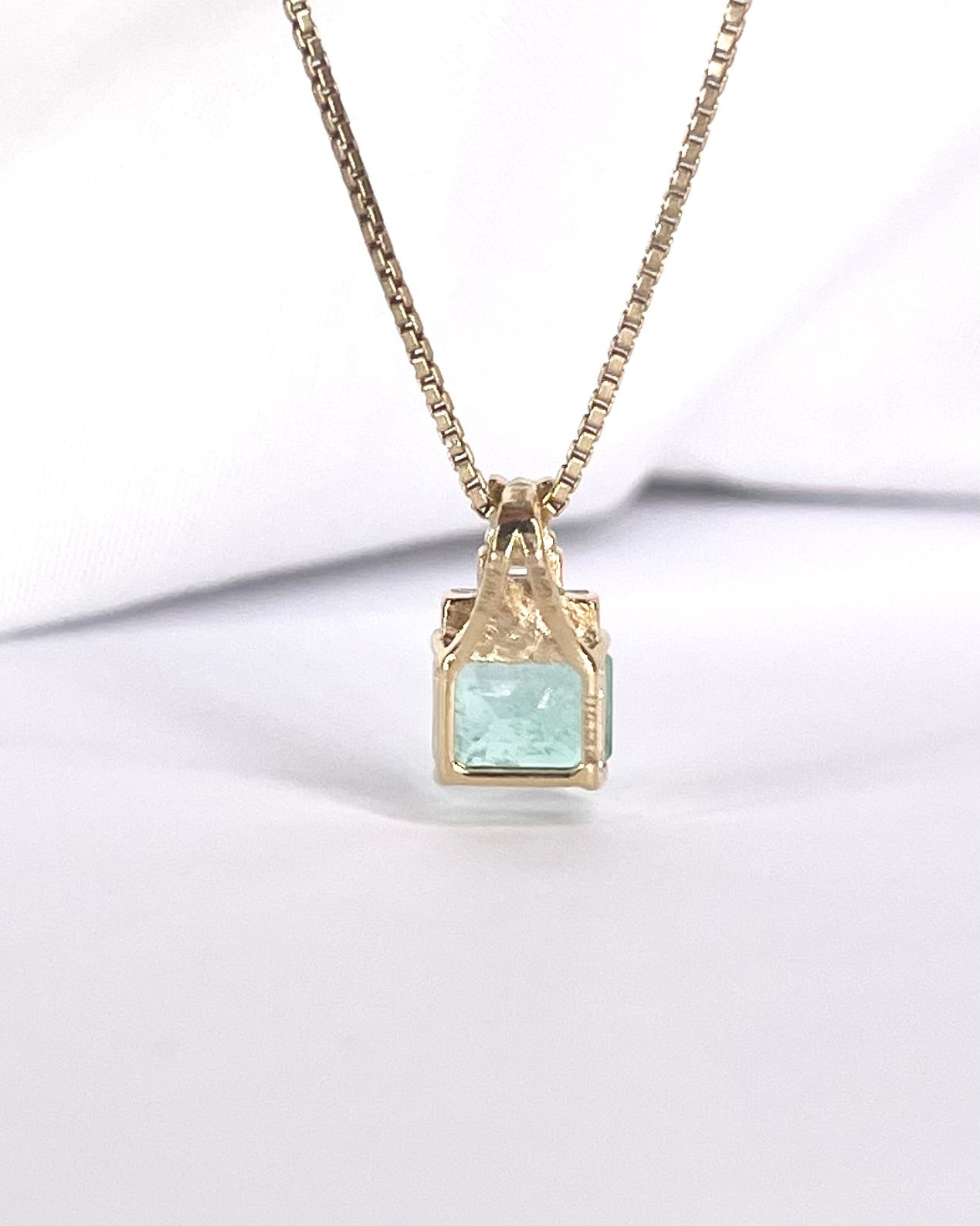 Pendentif Émeraude 0.90 carat &amp; Diamants "Jack" - Elliade Paris