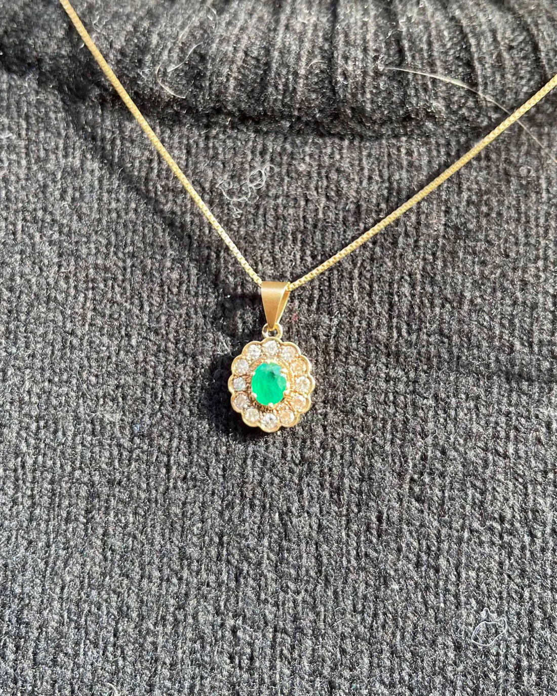 Pendentif Marguerite Émeraude 0.40 carat &amp; 12 Diamants &quot;Fanny&quot;