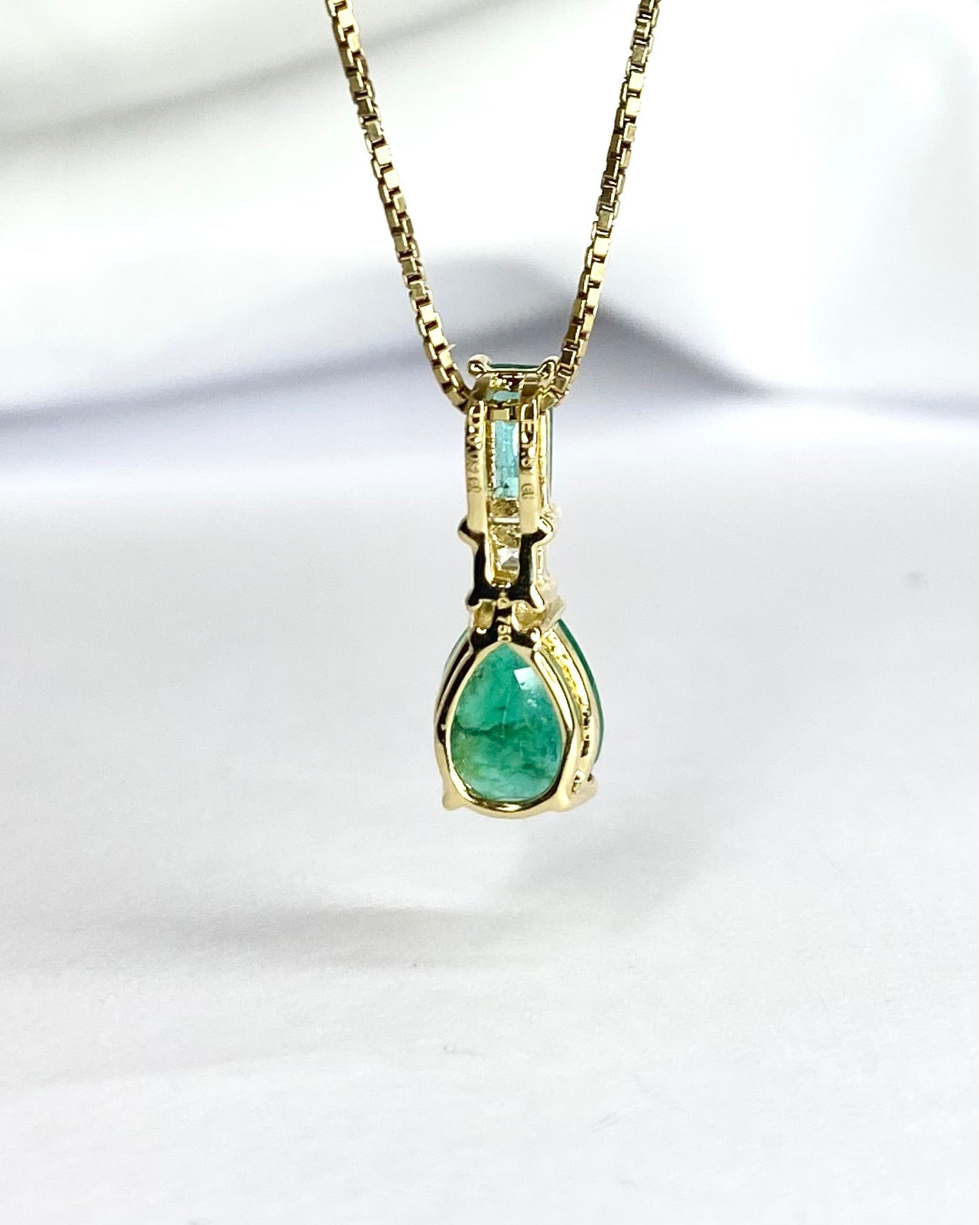 Pendentif Émeraudes 1.59 carat &amp; Diamant "Erika" - Elliade Paris