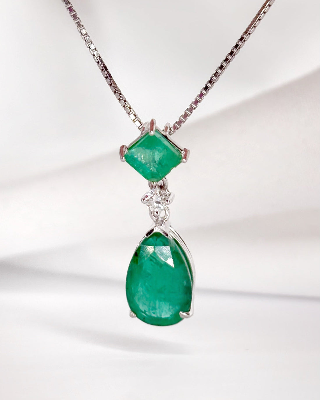Pendentif Émeraudes 3 carats &amp; Diamant "Joélia" - Elliade Paris