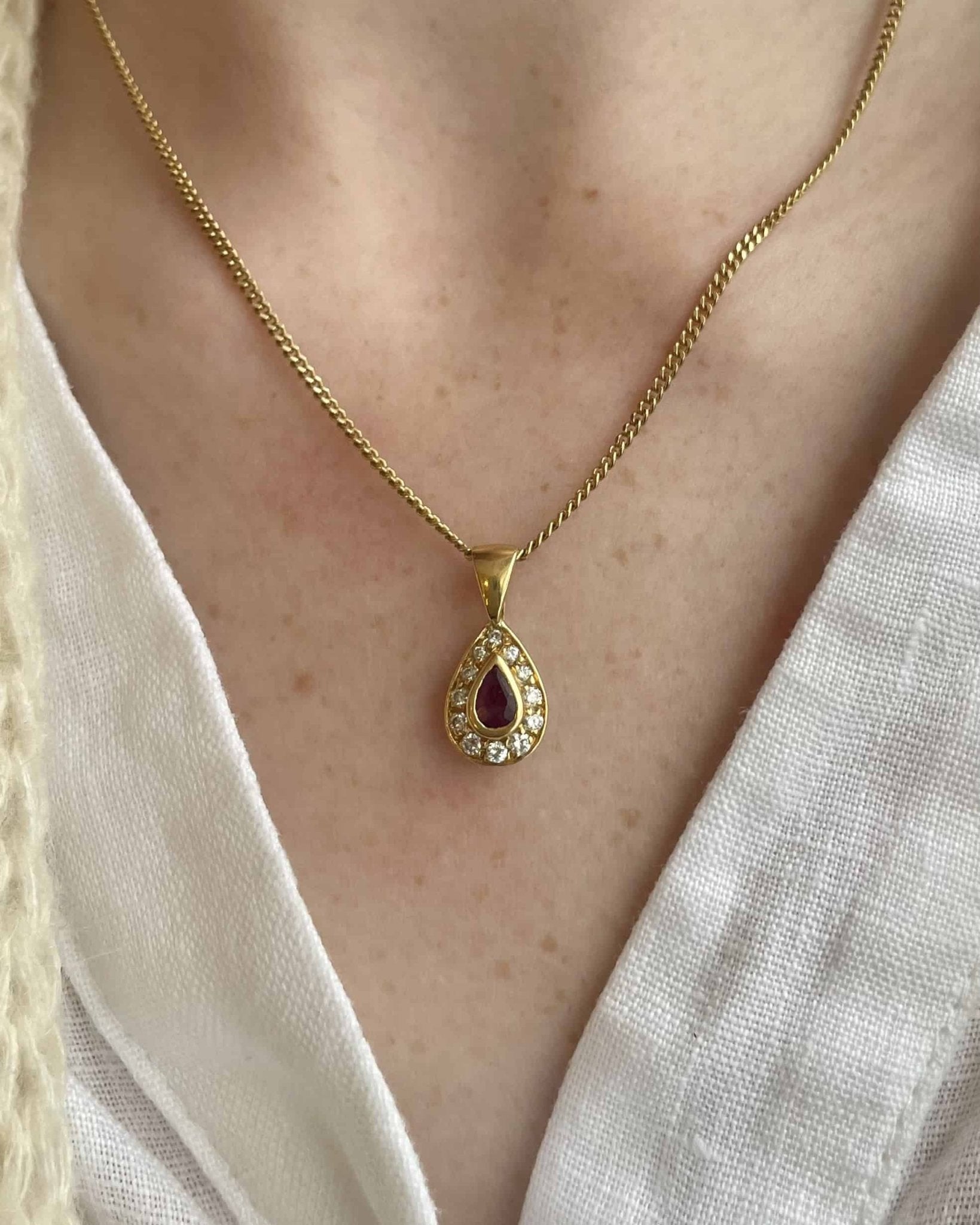 Pendentif Goutte Marguerite Rubis &amp; diamants "Romy" - Elliade Paris