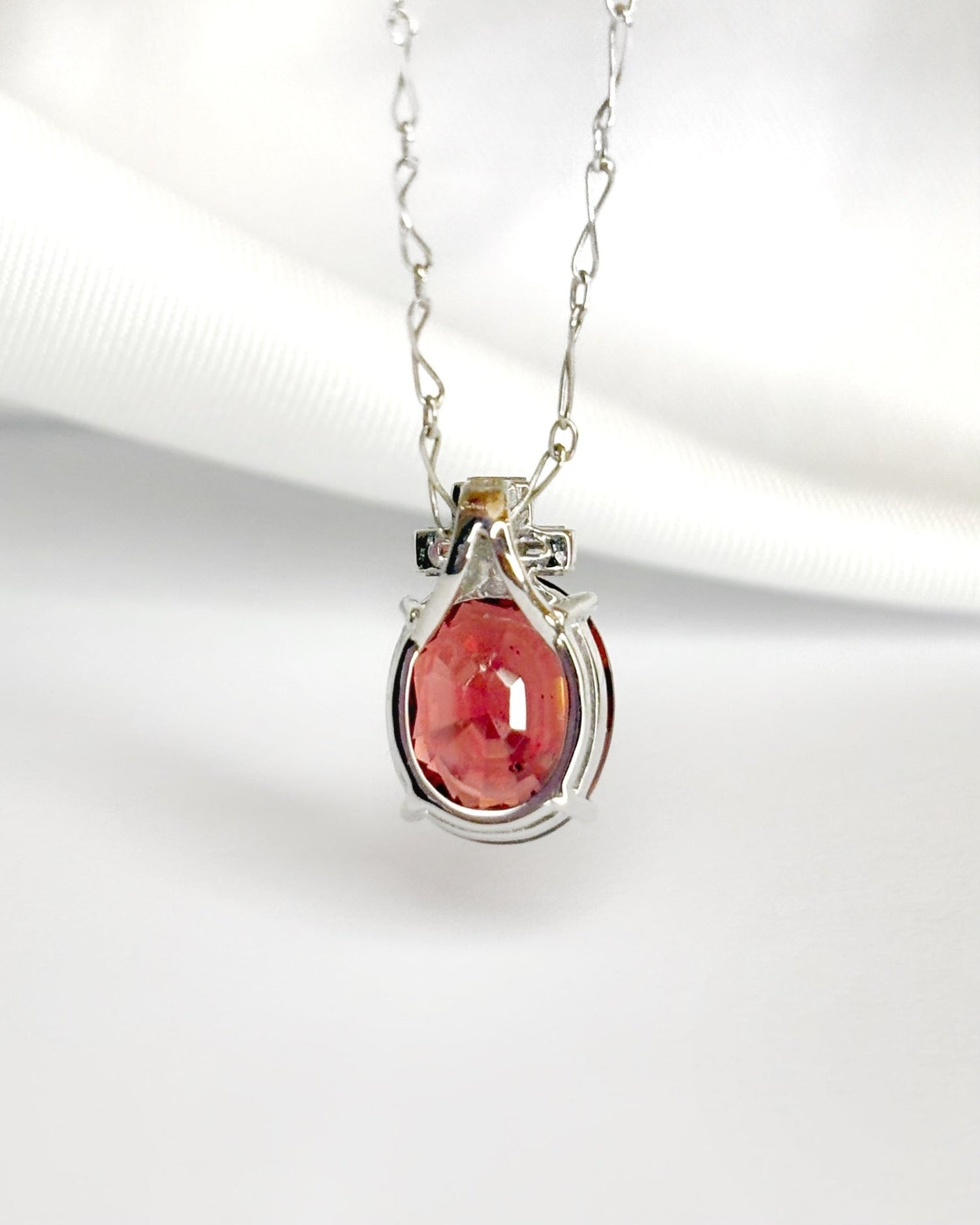 Pendentif Grenat 2.88 carats &amp; Diamants Baguette "Paula" - Elliade Paris