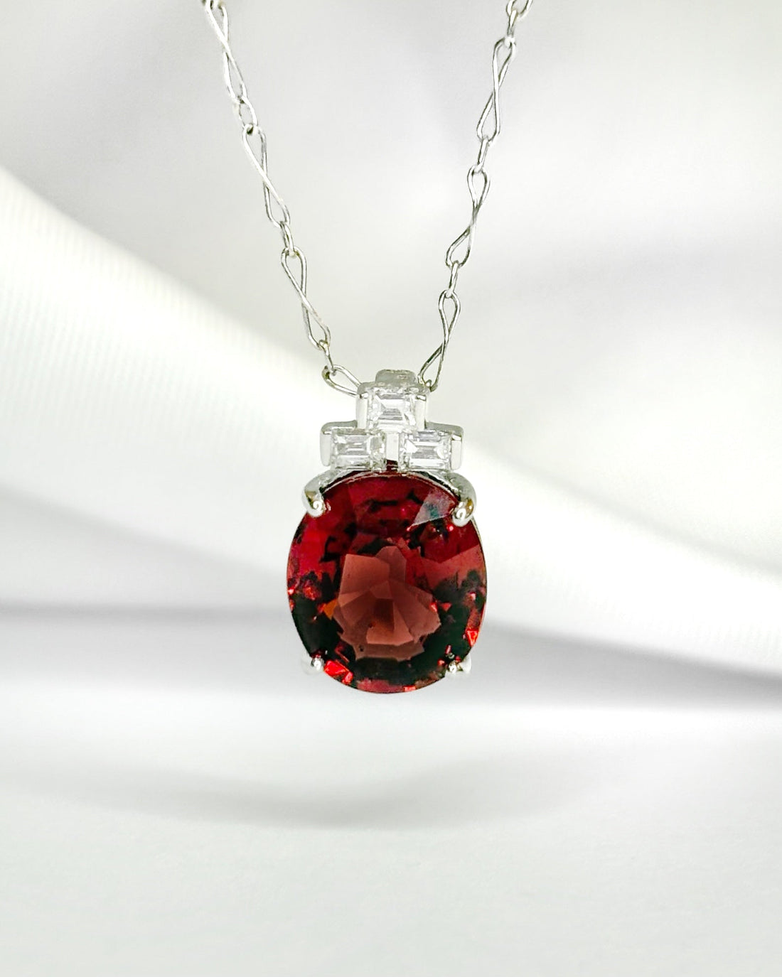 Pendentif Grenat 2.88 carats &amp; Diamants Baguette "Paula" - Elliade Paris