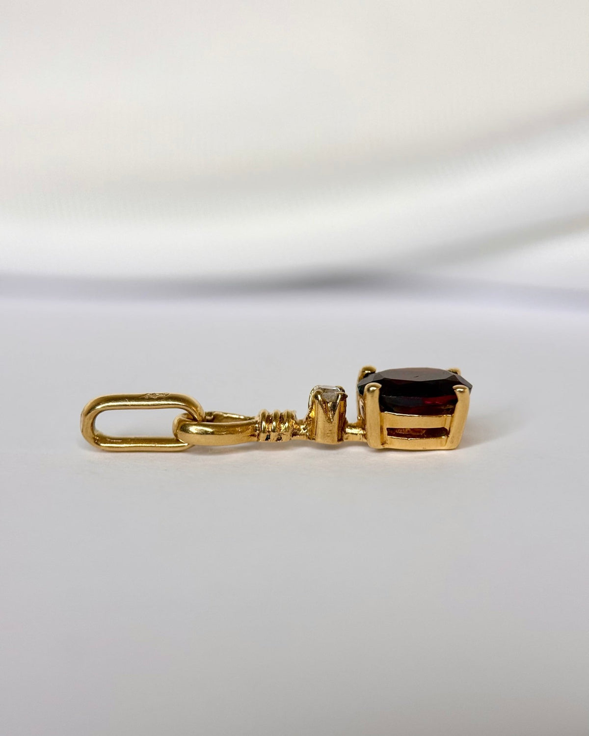 Pendentif Grenat Almandin 0.60 carat &amp; Diamant "Baptiste" - Elliade Paris