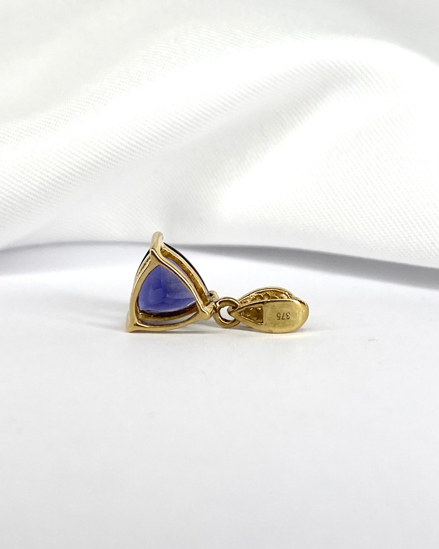 Pendentif Iolite 1.26 carat &amp; Diamant &quot;Oceane&quot; - Elliade Paris