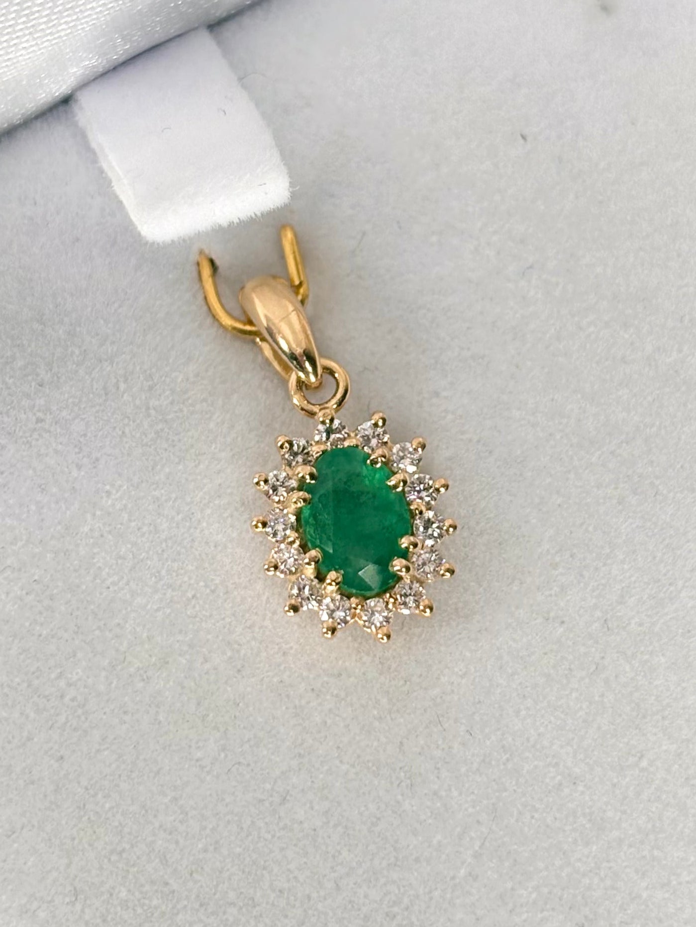 Pendentif Marguerite Émeraude 0.40 carat &amp; 14 Diamant "Sirine" - Elliade Paris