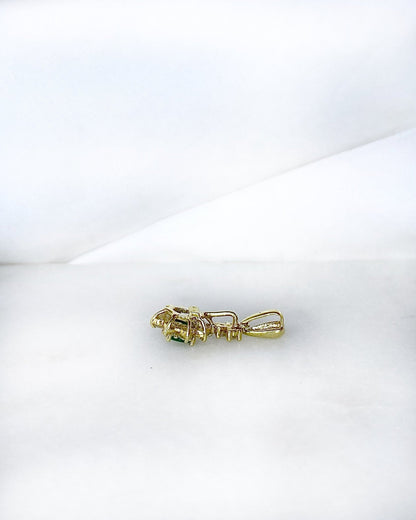 Pendentif Marguerite Emeraude 0.48 carat &amp; Diamants &quot;Aveline&quot; - Elliade Paris