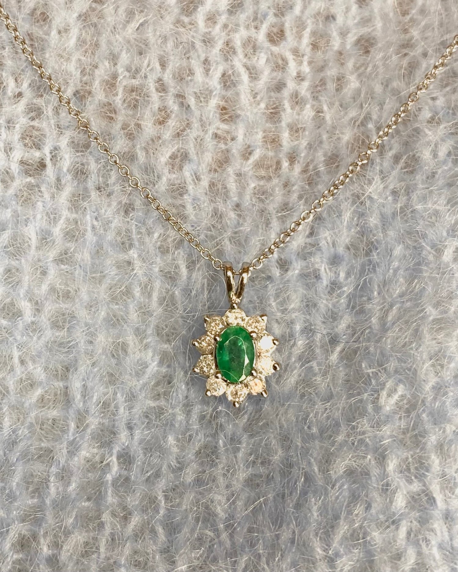 Pendentif Marguerite Émeraude 0.50 carat &amp; Diamants 0.40 carat "Wendy" - Elliade Paris