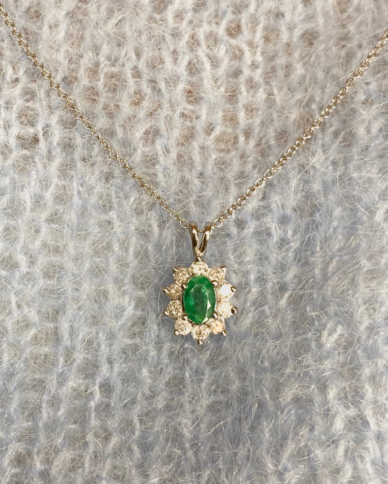 Pendentif Marguerite Émeraude 0.50 carat &amp; Diamants 0.40 carat "Wendy" - Elliade Paris