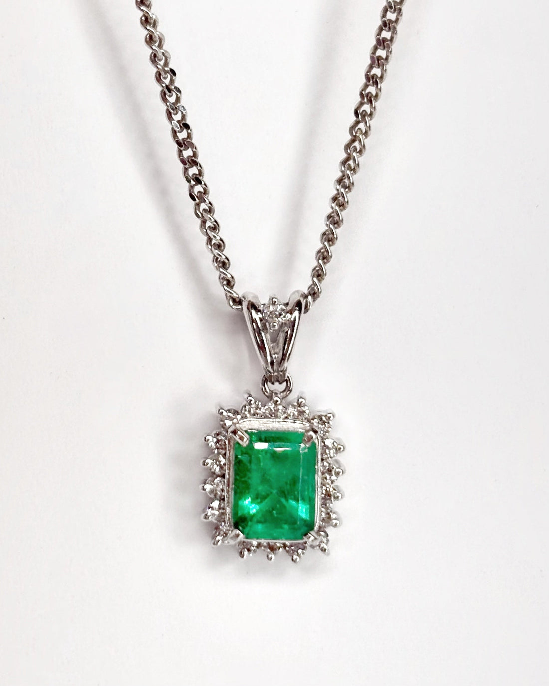 Pendentif Marguerite Émeraude 0.92 carat &amp; Diamants 0.23 carat "Cassie" - Elliade Paris