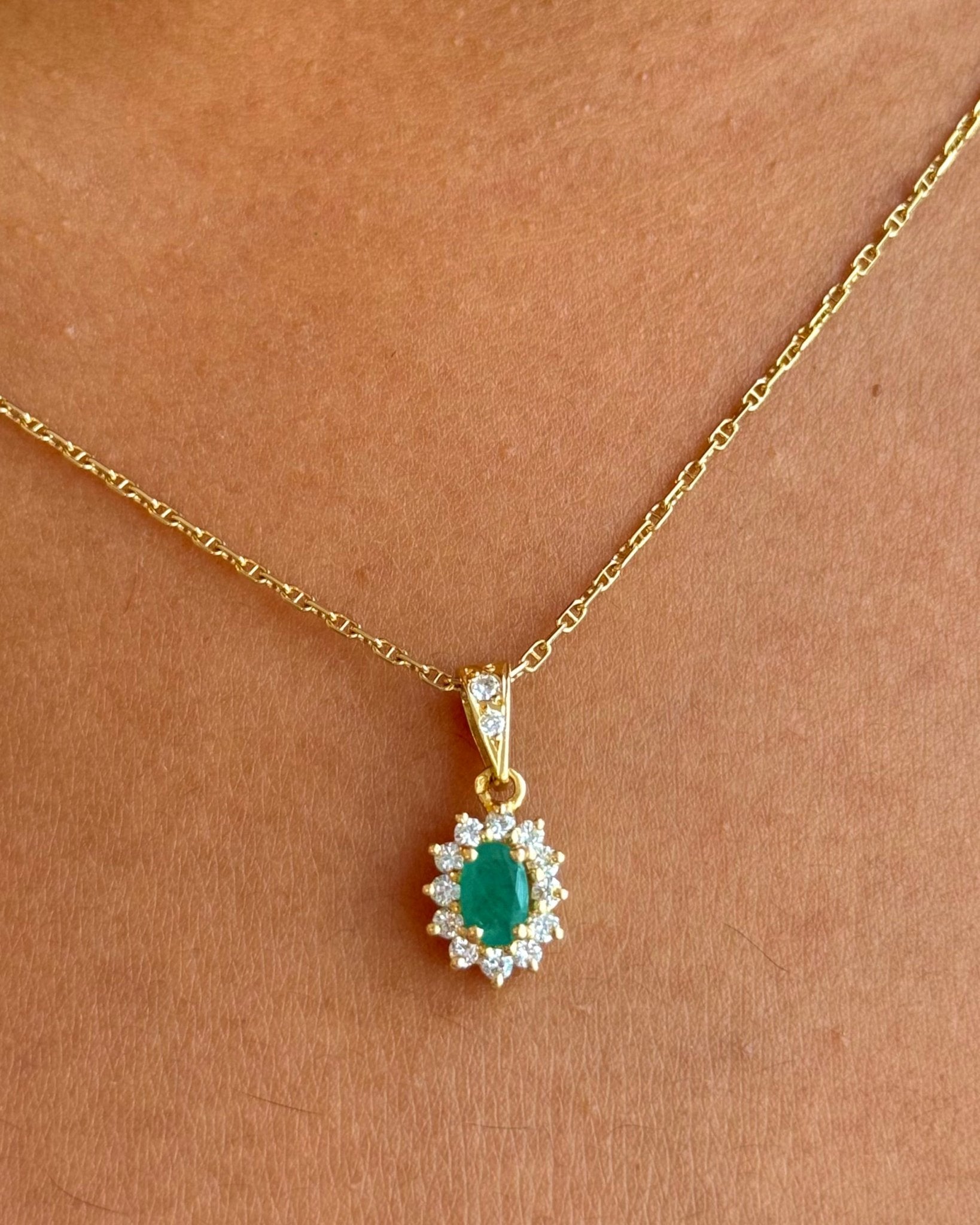 Pendentif Marguerite Émeraude &amp; Diamants "Angella" - Elliade Paris