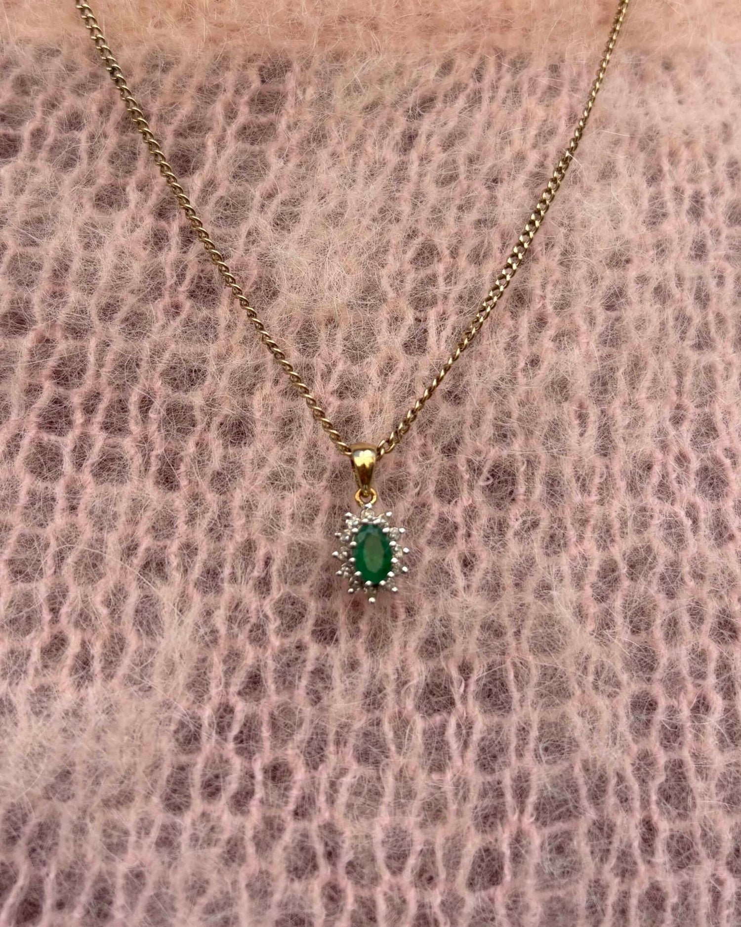 Pendentif Marguerite Emeraude &amp; Diamants &quot;Isaure&quot; - Elliade Paris