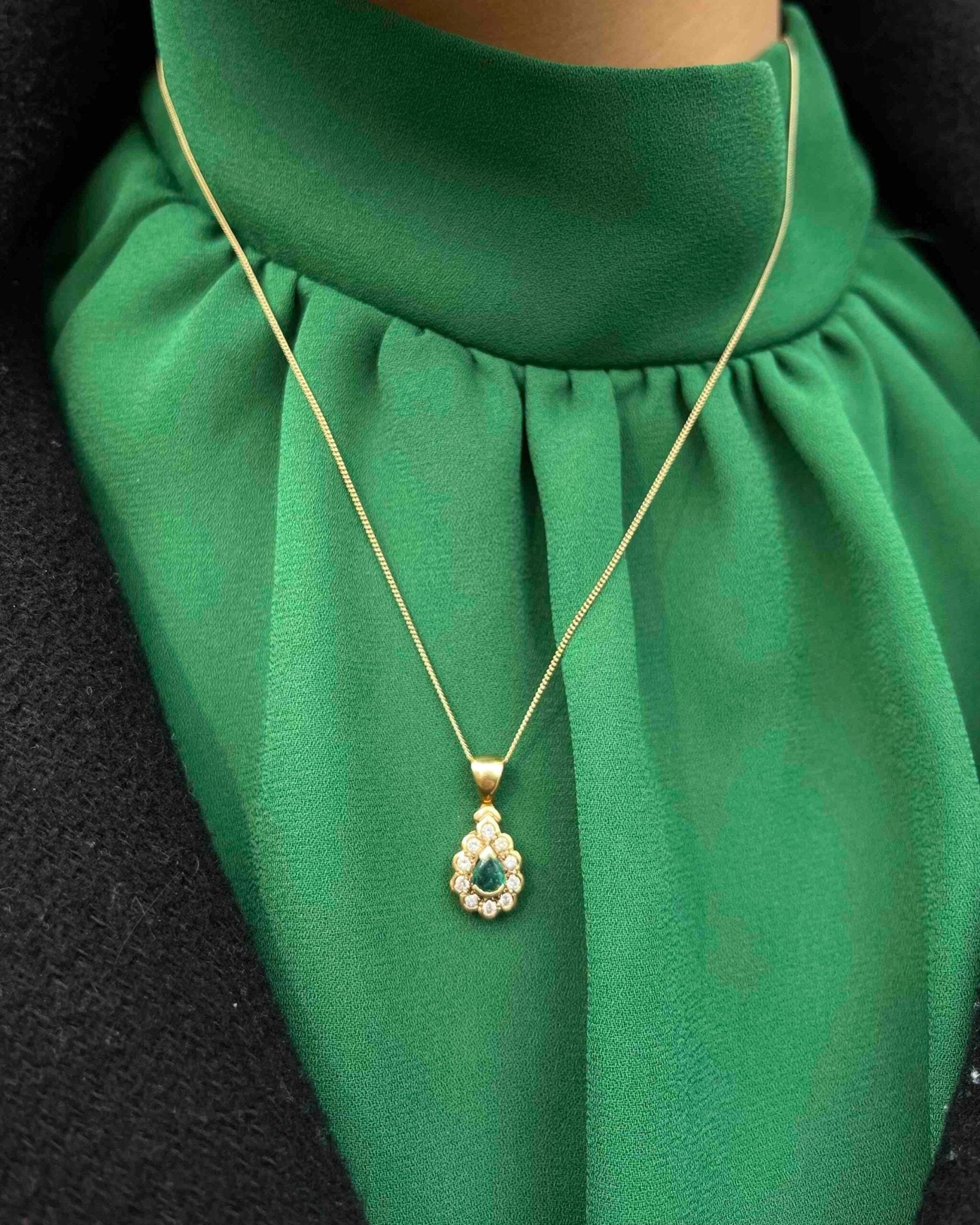 Pendentif Marguerite Émeraude &amp; Diamants "Mila" - Elliade Paris