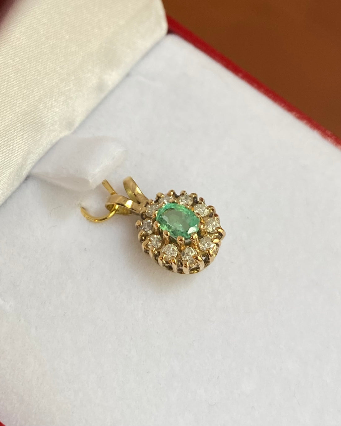 Pendentif Marguerite Émeraude 0.47 Carat &amp; 10 Diamants &quot;Lénaé&quot;