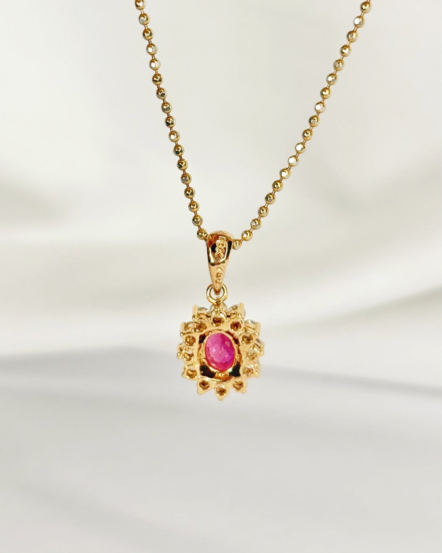Pendentif Marguerite Rubis &amp; Diamants "Baya" - Elliade Paris