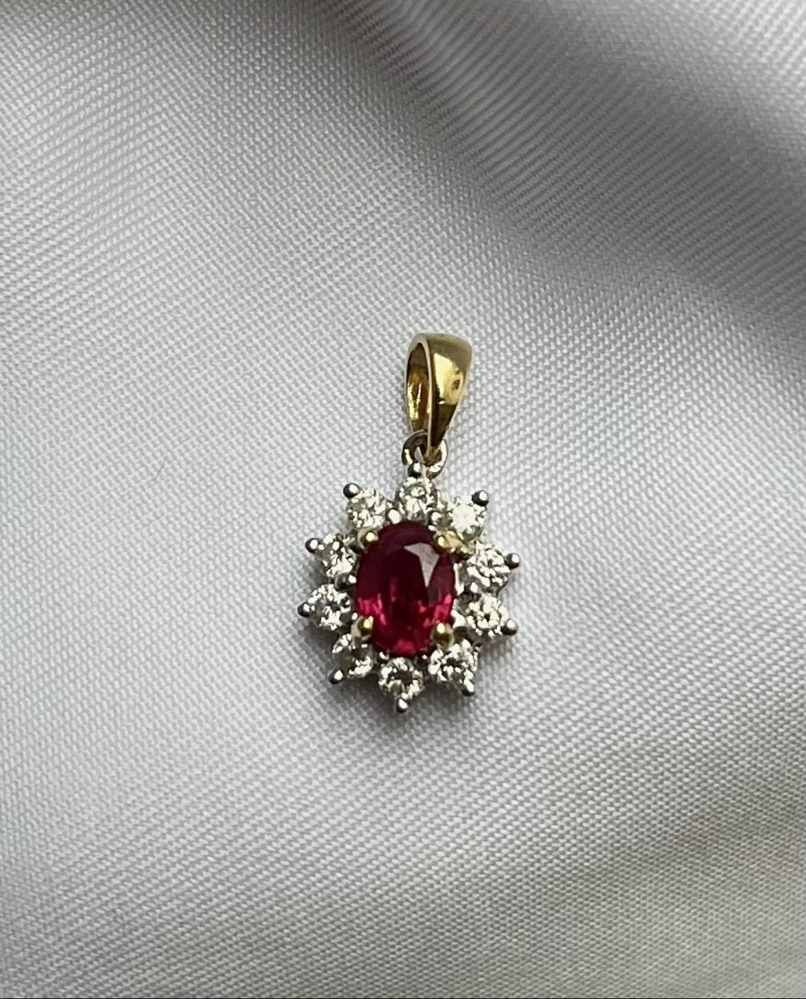 Pendentif Marguerite Rubis &amp; diamants &quot;Penny&quot; - Elliade Paris