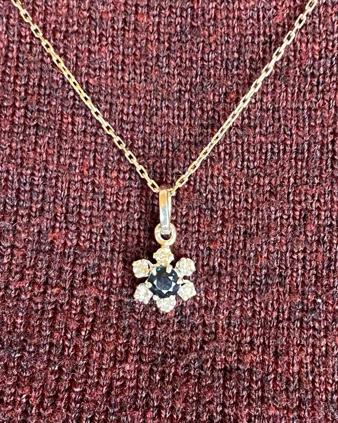 Pendentif Marguerite Saphir 0.30 carat &amp; Diamants "Salomé" - Elliade Paris