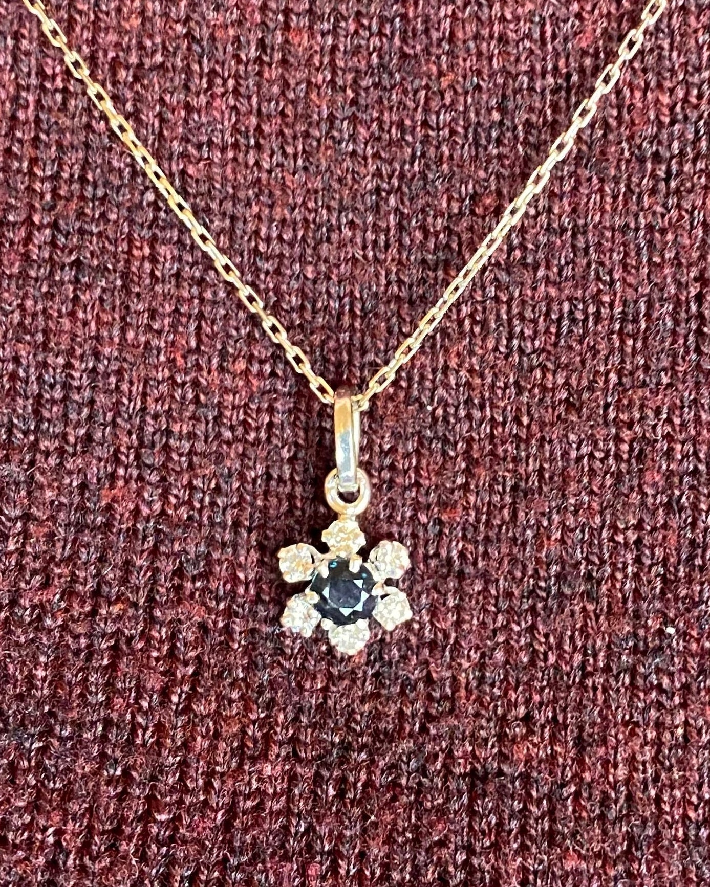 Pendentif Marguerite Saphir 0.30 carat &amp; Diamants "Salomé" - Elliade Paris