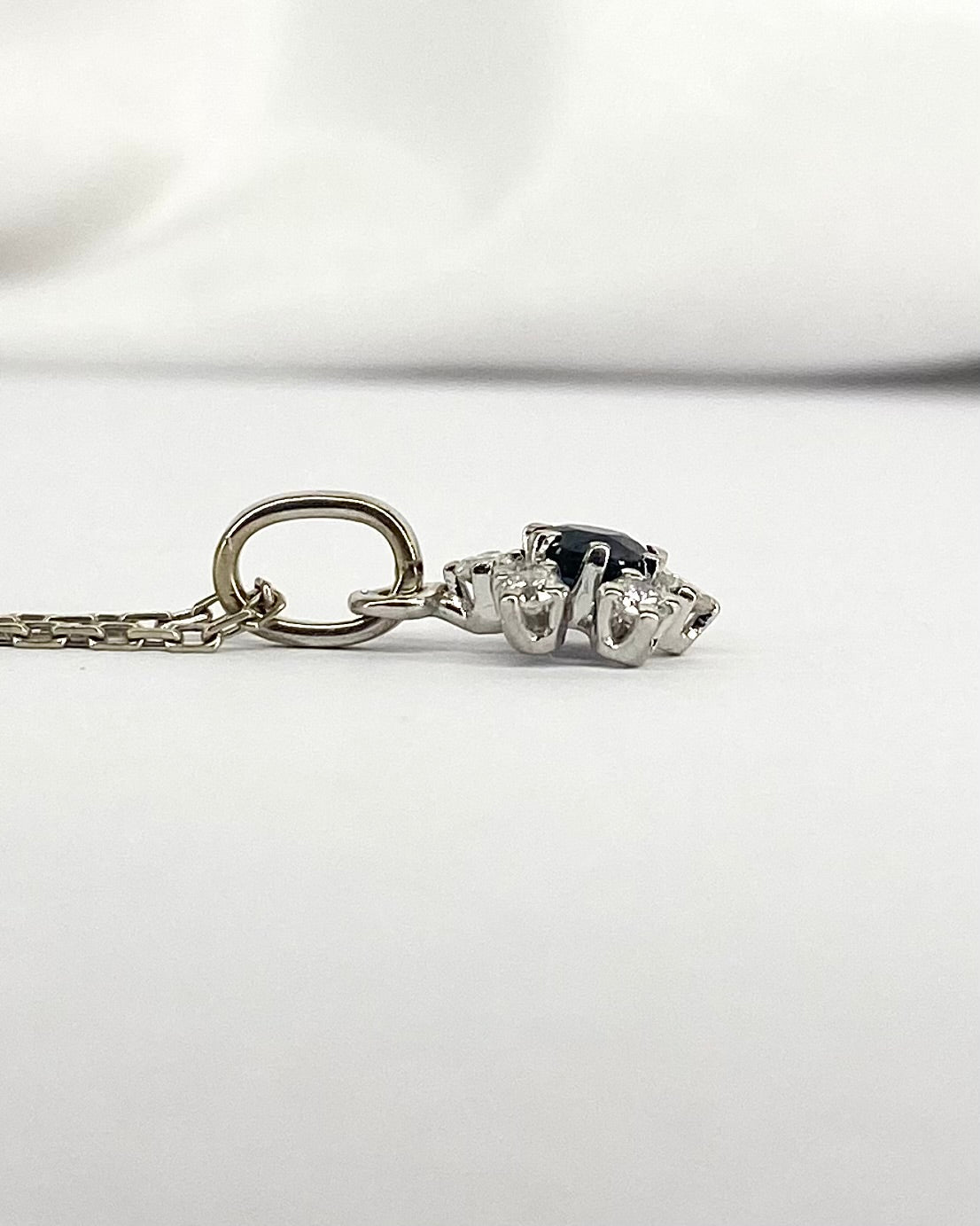 Pendentif Marguerite Saphir 0.30 carat &amp; Diamants "Salomé" - Elliade Paris