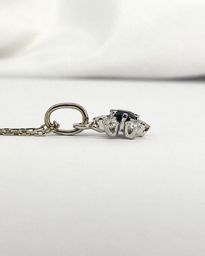 Pendentif Marguerite Saphir 0.30 carat &amp; Diamants "Salomé" - Elliade Paris