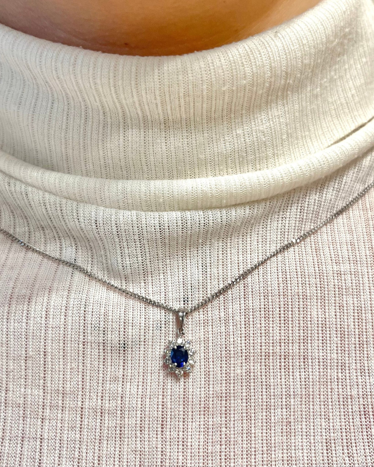 Pendentif Marguerite Saphir 0.60 carat &amp; Diamants 0.27 carat "Lucien" - Elliade Paris