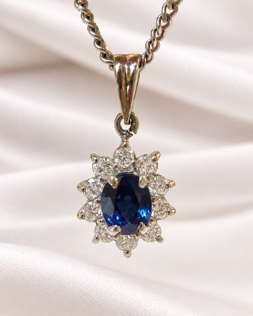 Pendentif Marguerite Saphir 0.60 carat &amp; Diamants 0.27 carat "Lucien" - Elliade Paris