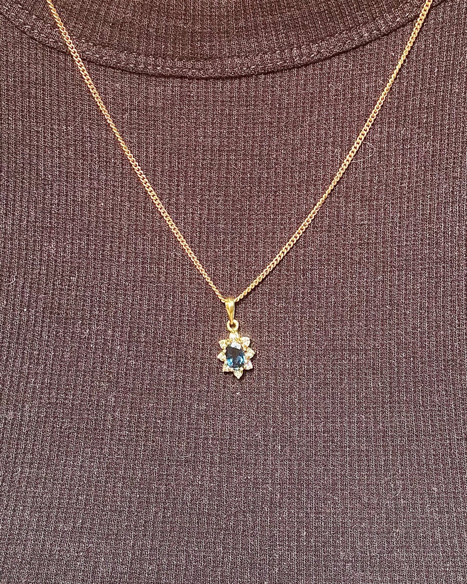 Pendentif Marguerite Saphir 0.60 carat &amp; Diamants "Shella" - Elliade Paris