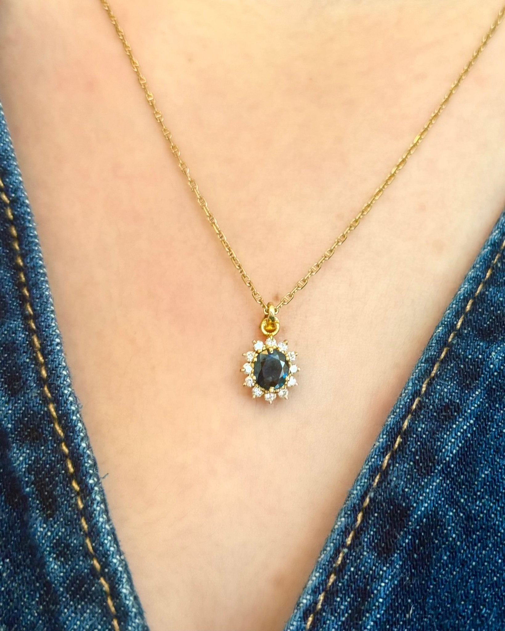 Pendentif Marguerite Saphir 0.70 carat &amp; Diamants "Danielle" - Elliade Paris