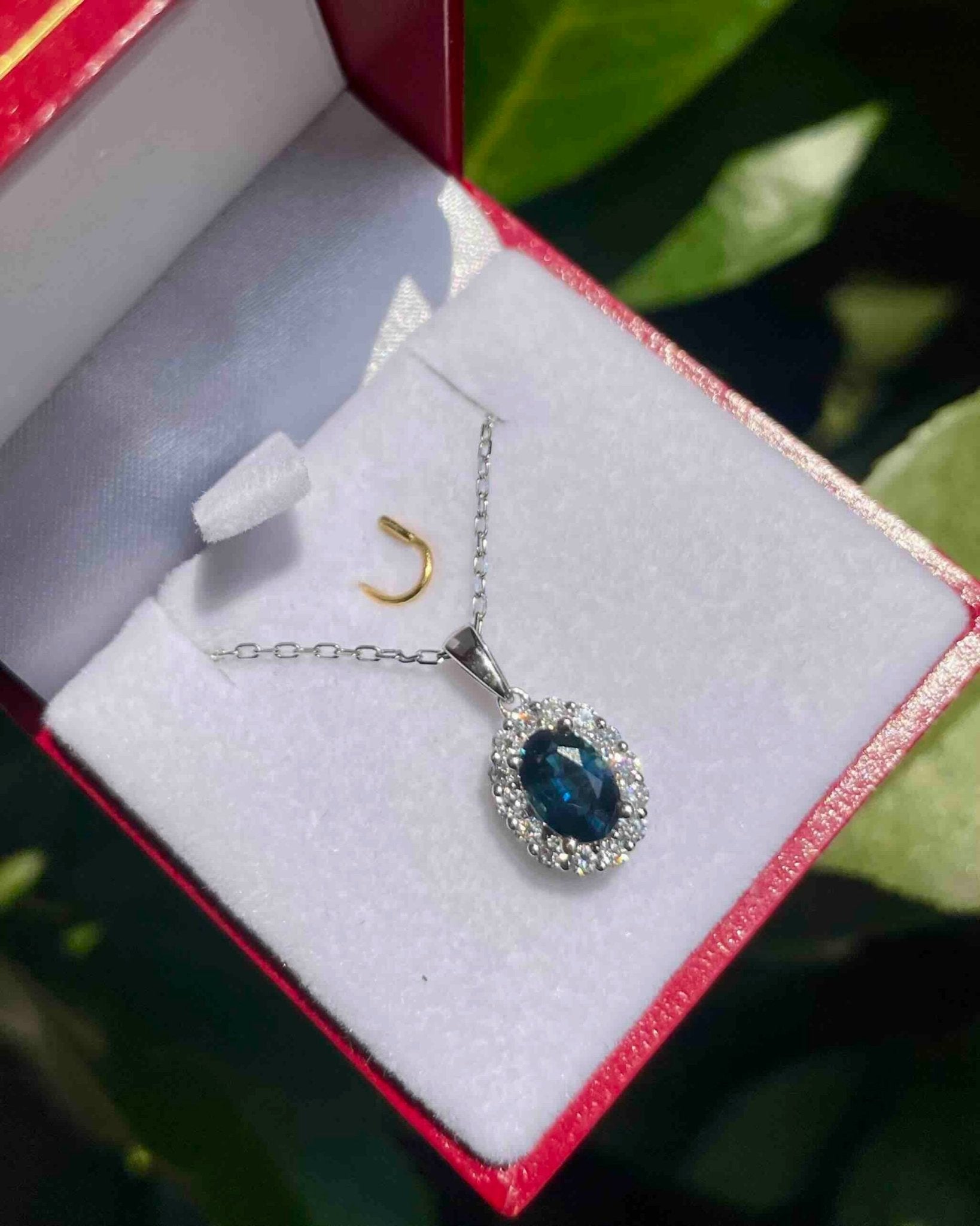 Pendentif Marguerite Saphir 1 Carat &amp; Diamants "Paola" - Elliade Paris