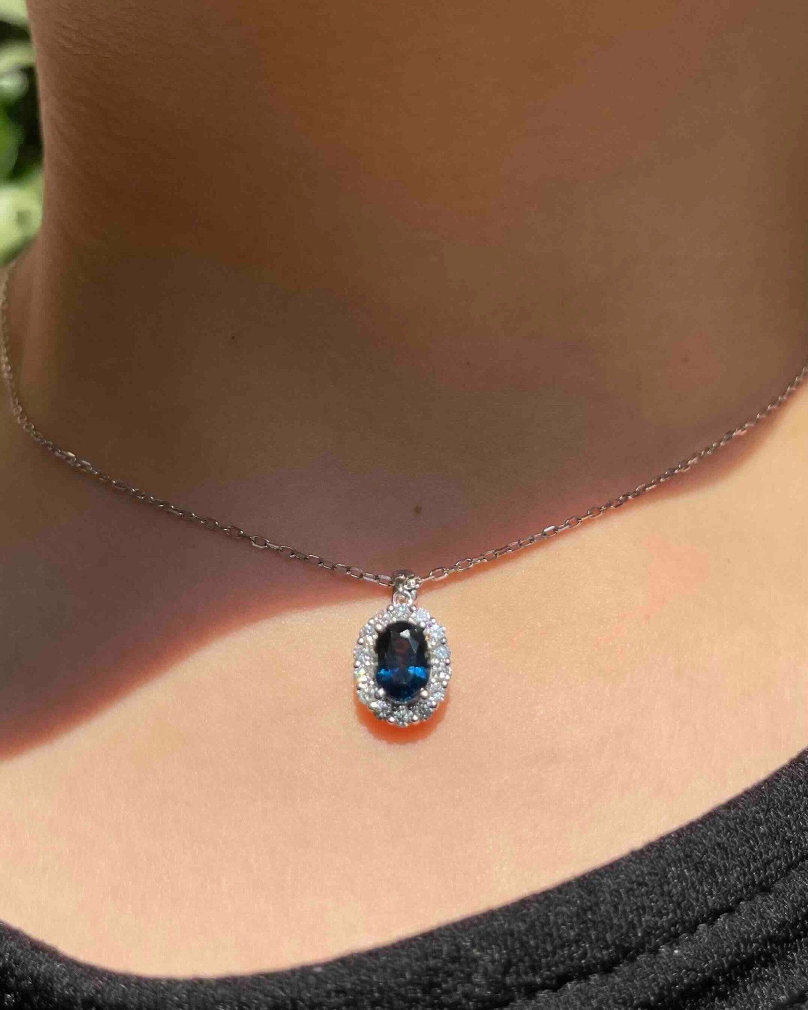 Pendentif Marguerite Saphir 1 Carat &amp; Diamants "Paola" - Elliade Paris