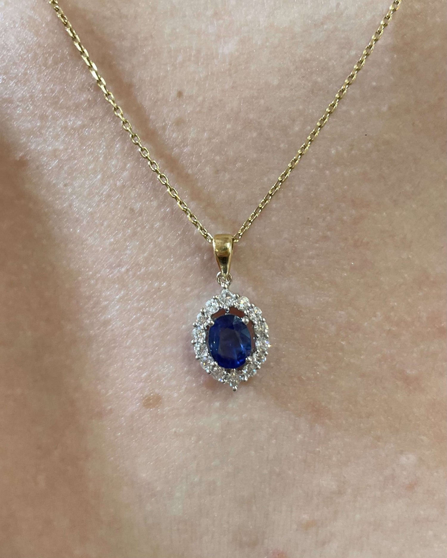 Pendentif Marguerite Saphir 1.20 carat &amp; Diamants &quot;Vania&quot; - Elliade Paris