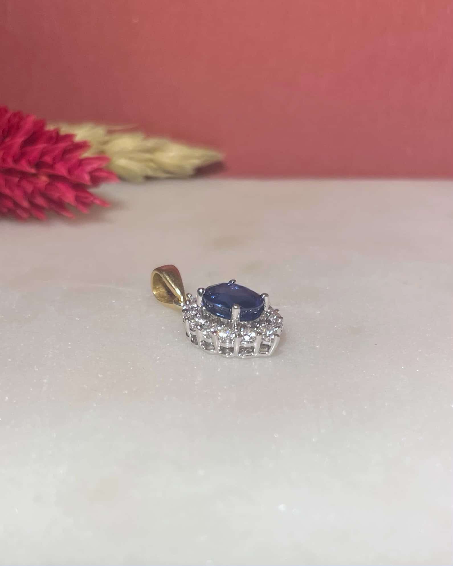 Pendentif Marguerite Saphir 1.20 carat &amp; Diamants "Vania" - Elliade Paris