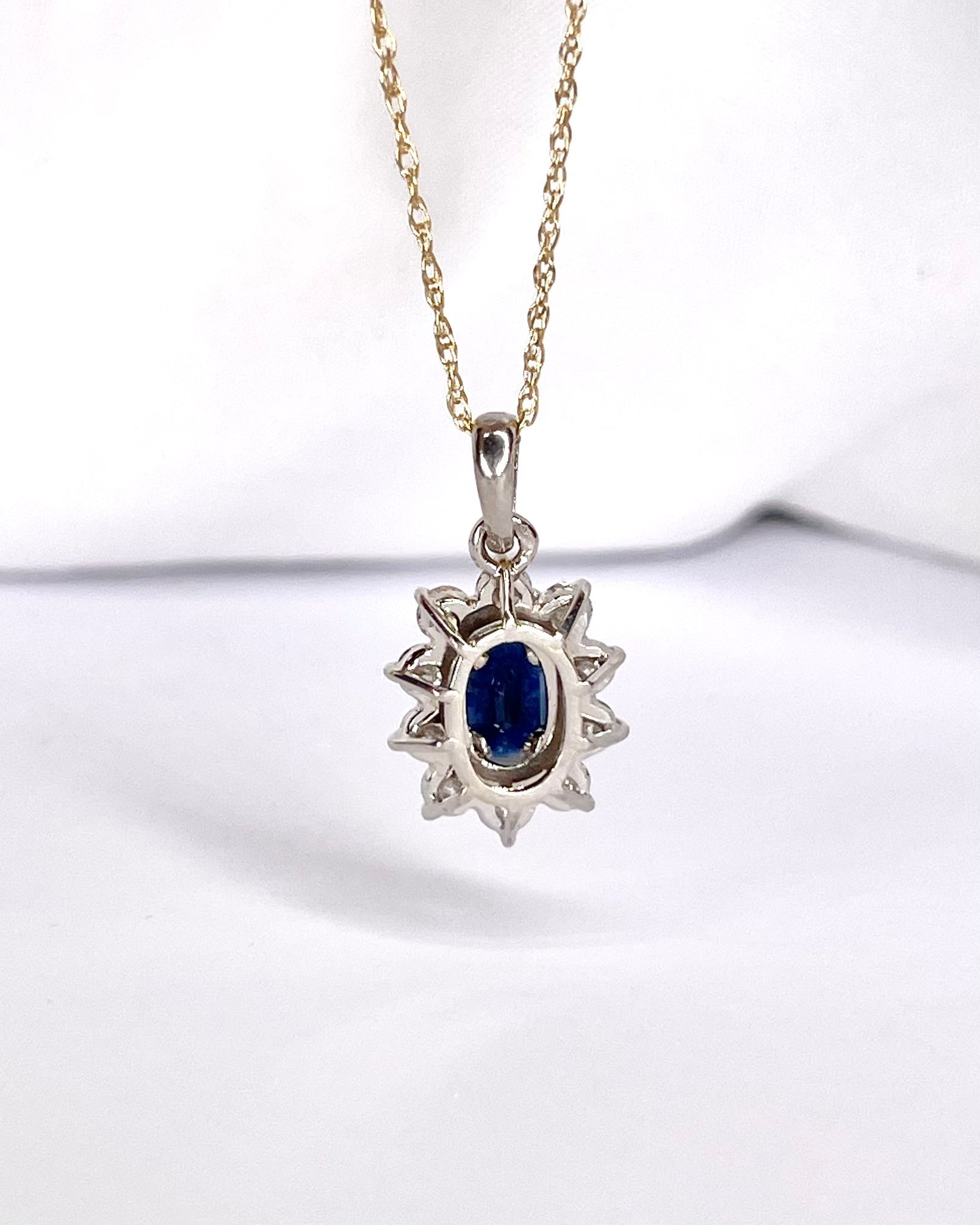 Pendentif Marguerite Saphir 1.50 carat &amp; Diamants 0.70 carat "Maïe" - Elliade Paris