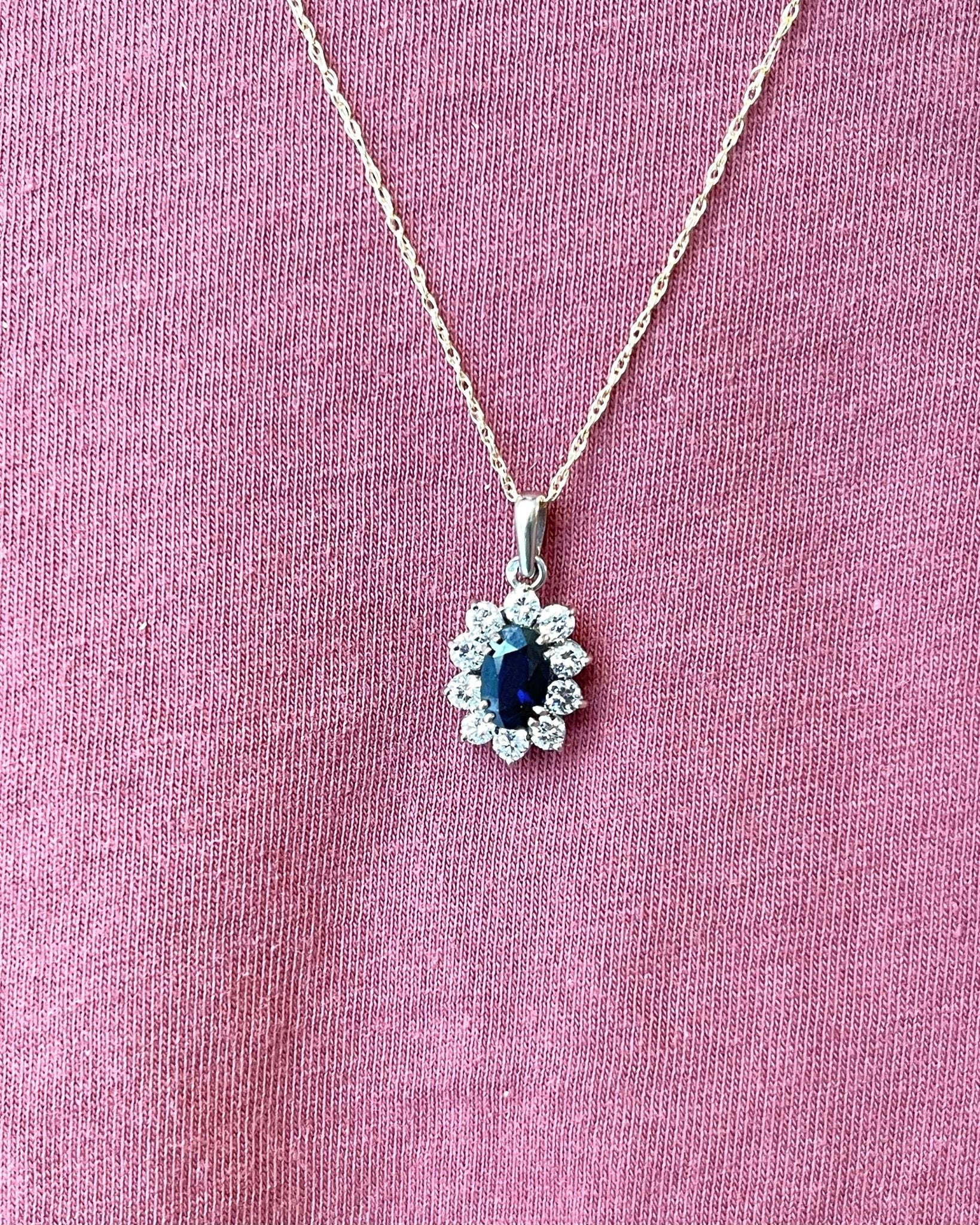 Pendentif Marguerite Saphir 1.50 carat &amp; Diamants 0.70 carat "Maïe" - Elliade Paris